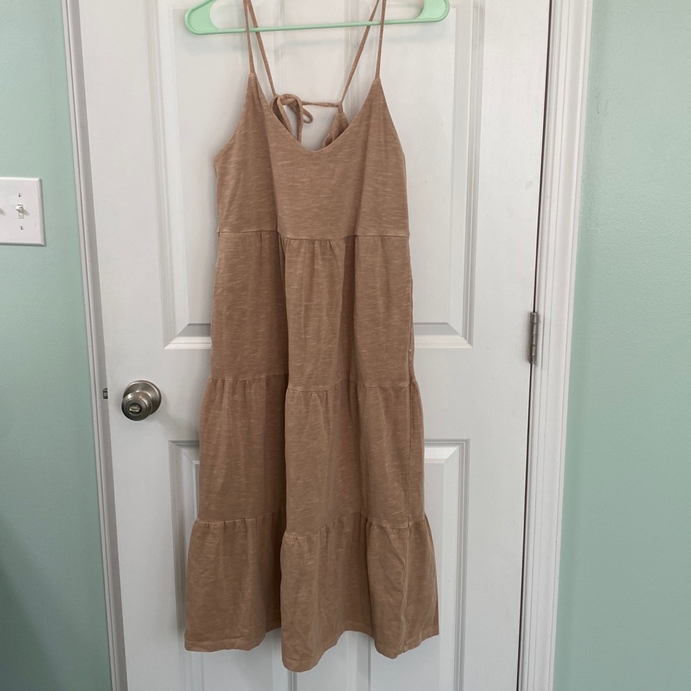Never worn Old Navy Tiered midi dress in hard to find petite!